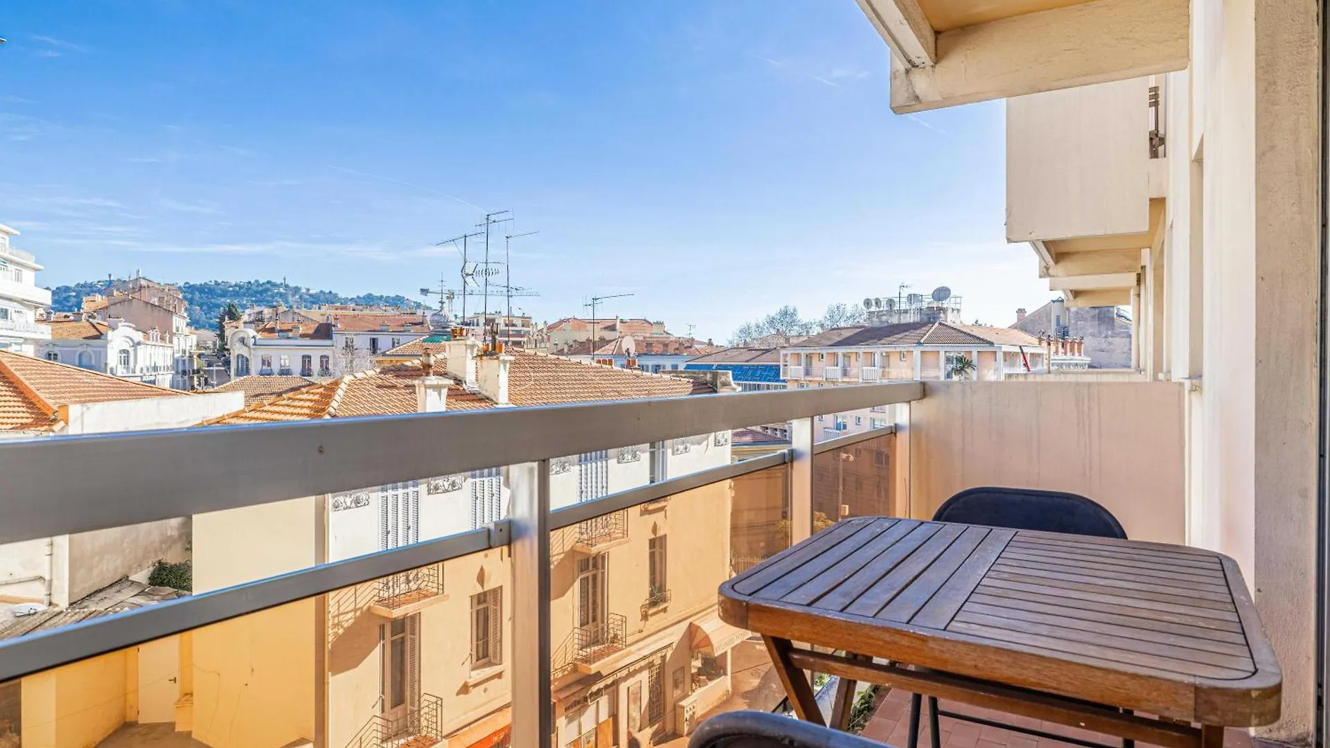 Exceptional Spacious One Bedroom Flat In Cannes