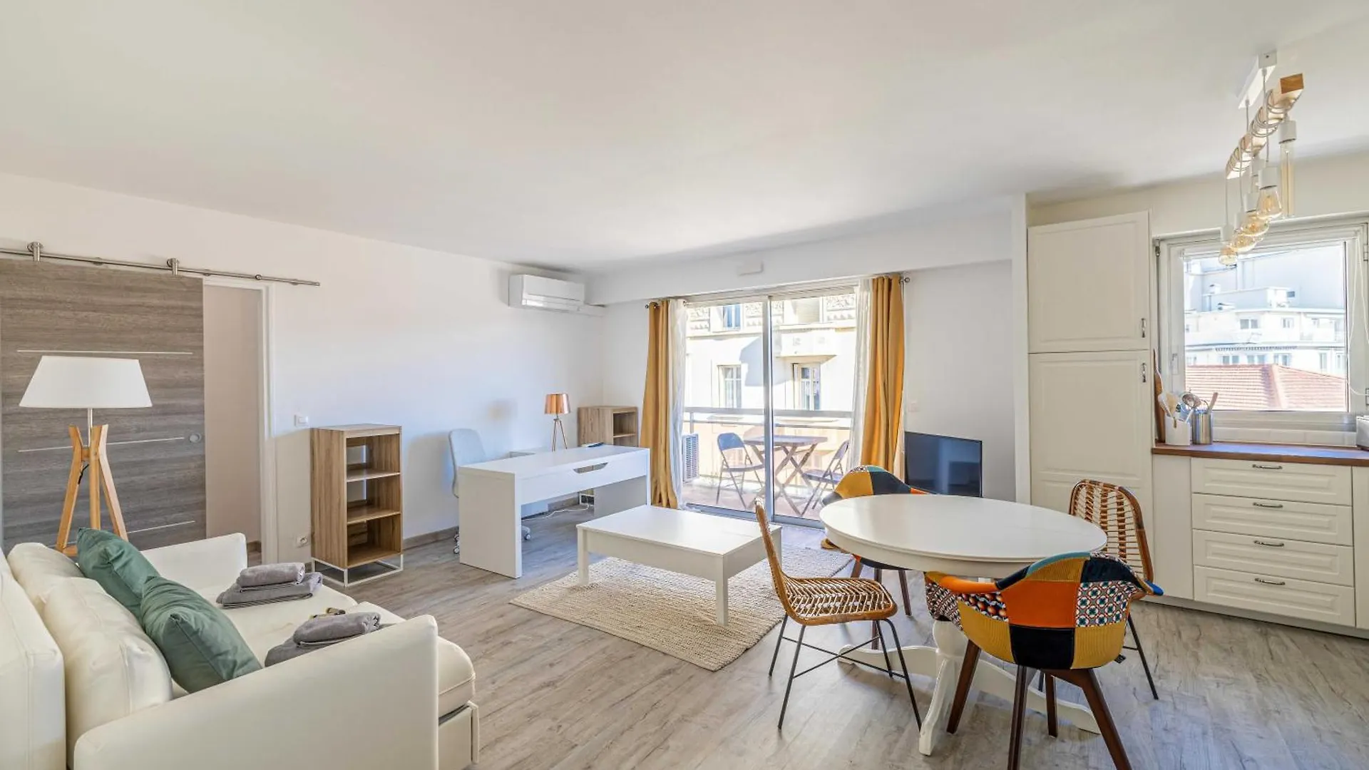 Exceptional Spacious One Bedroom Flat In Cannes Apartamento